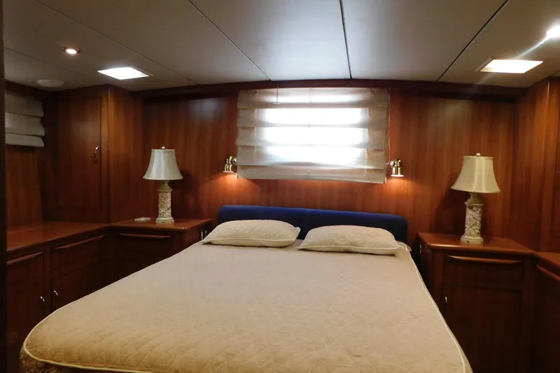 Driftwood Yacht Photos Pics Luxurious bedroom interior of 1995 Jefferson 52 Riviana Cockpit MY yacht.