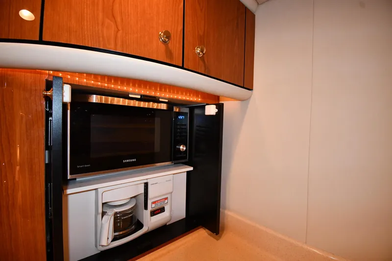  Yacht Photos Pics 2001 Sea Ray 540 Sundancer kitchen with Samsung microwave and coffee maker.