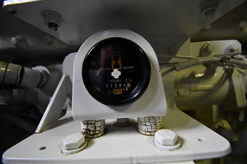  Yacht Photos Pics Hour meter on 2001 Sea Ray 540 Sundancer engine, displaying 1385 hours.