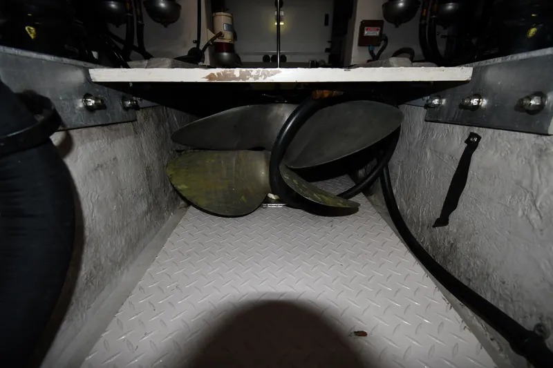  Yacht Photos Pics Engine room of 2001 Sea Ray 540 Sundancer with visible propeller and mechanical components.