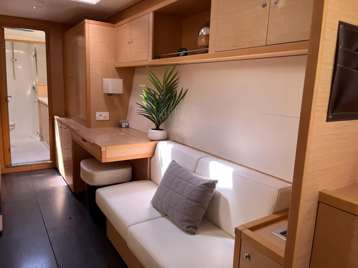 Nomadic Yacht Photos Pics 