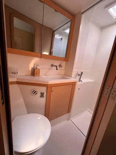 Nomadic Yacht Photos Pics 