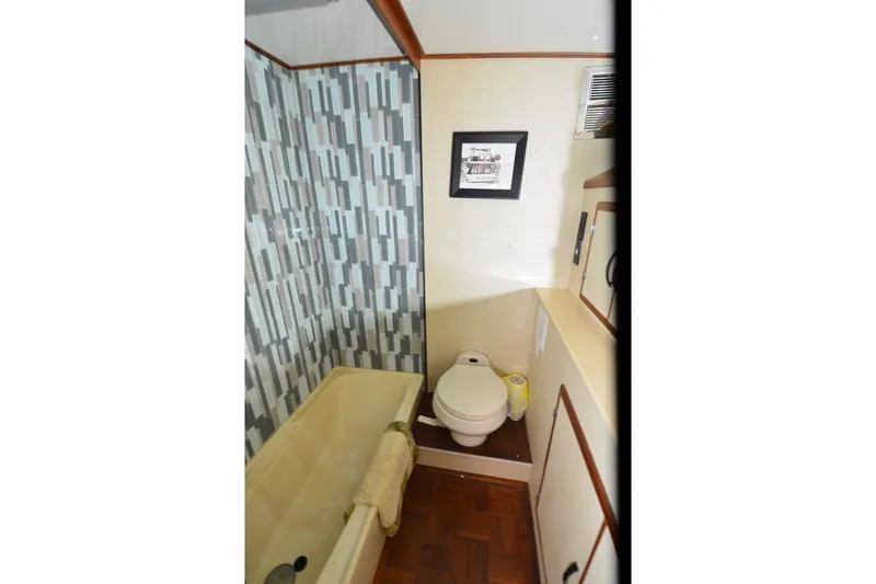  Yacht Photos Pics Bathroom interior of 1990 Jefferson 52 Marquessa ED yacht with tub and toilet.