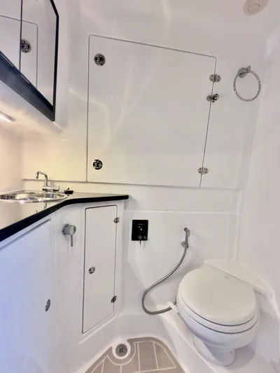 Roman Eagle Yacht Photos Pics Cigarette 42 Auroris Monaco Middle East dealer official Cigarette france italy spain