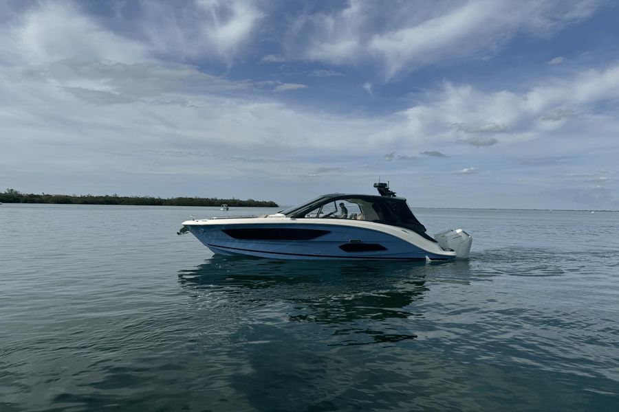 2023 Sea Ray 370 SUNDANCER OB