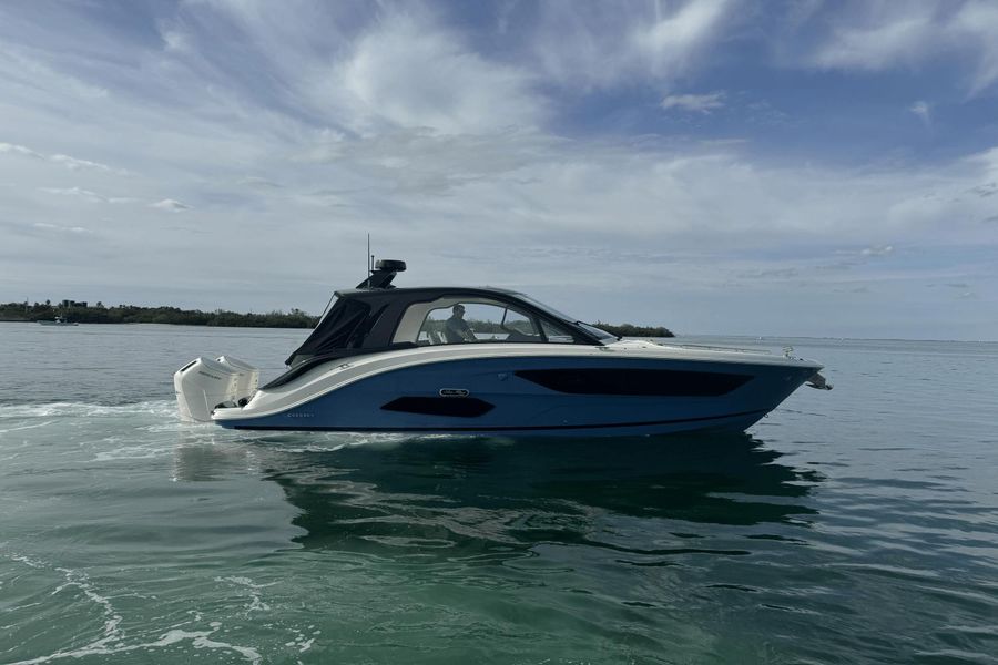 2023 Sea Ray 370 SUNDANCER OB