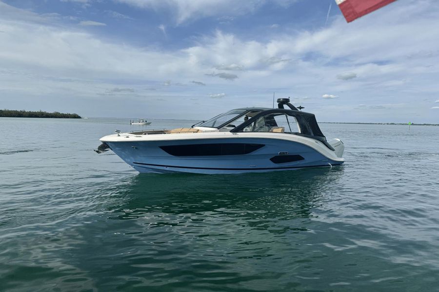 2023 Sea Ray 370 SUNDANCER OB