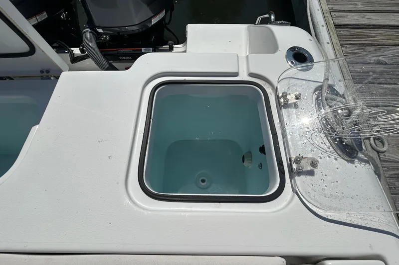  Yacht Photos Pics Livewell on 2021 Sea Hunt Gamefish 25 boat, filled with water, dockside view.