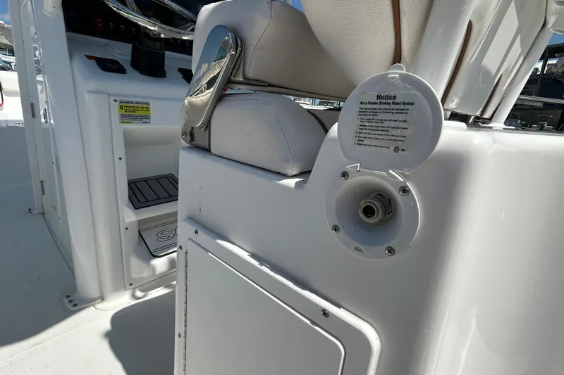  Yacht Photos Pics 2021 Sea Hunt Gamefish 25 boat interior, showing seating and non-potable water system notice.