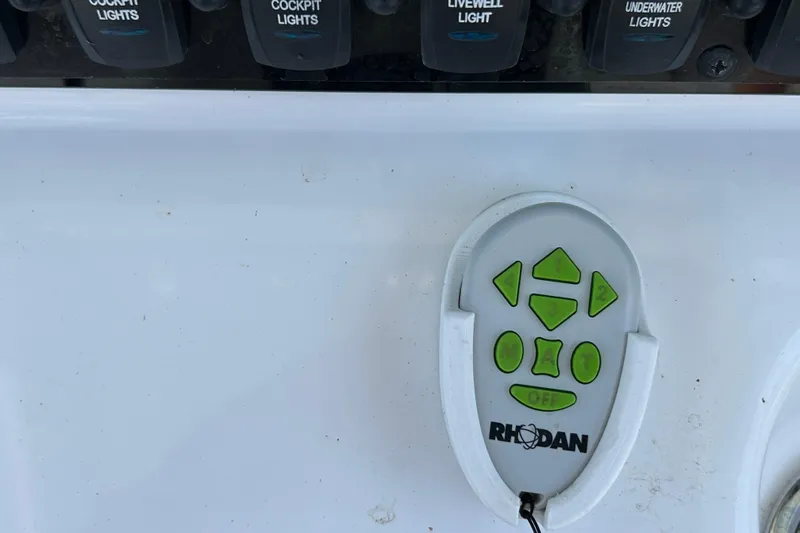  Yacht Photos Pics Control panel and Rhodan remote on 2021 Sea Hunt Gamefish 25 boat.