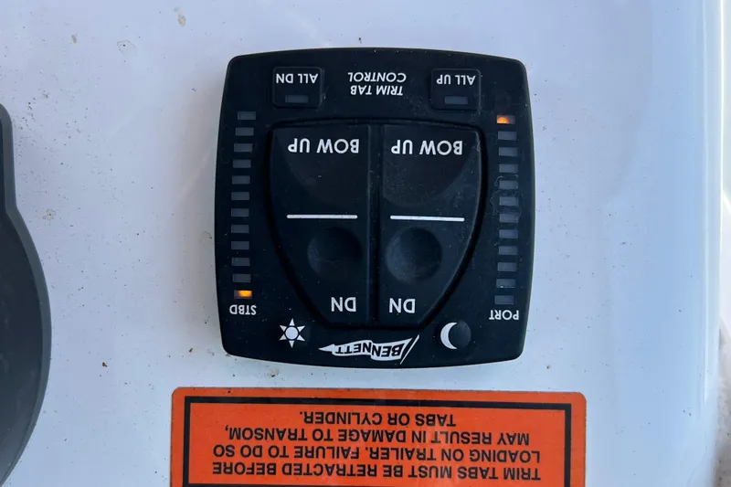  Yacht Photos Pics Bennett trim tab control panel on 2021 Sea Hunt Gamefish 25 boat.