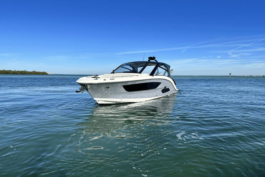 2022 Sea Ray 370 SUNDANCER OB