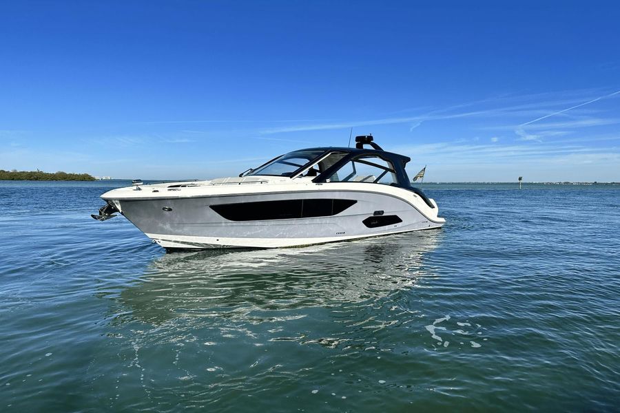 2022 Sea Ray 370 SUNDANCER OB