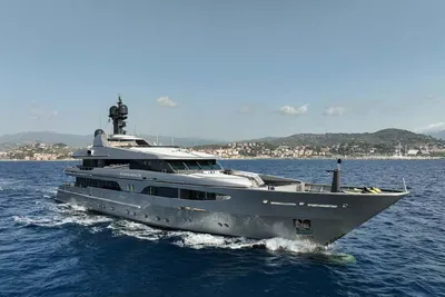 2004 Amels 445