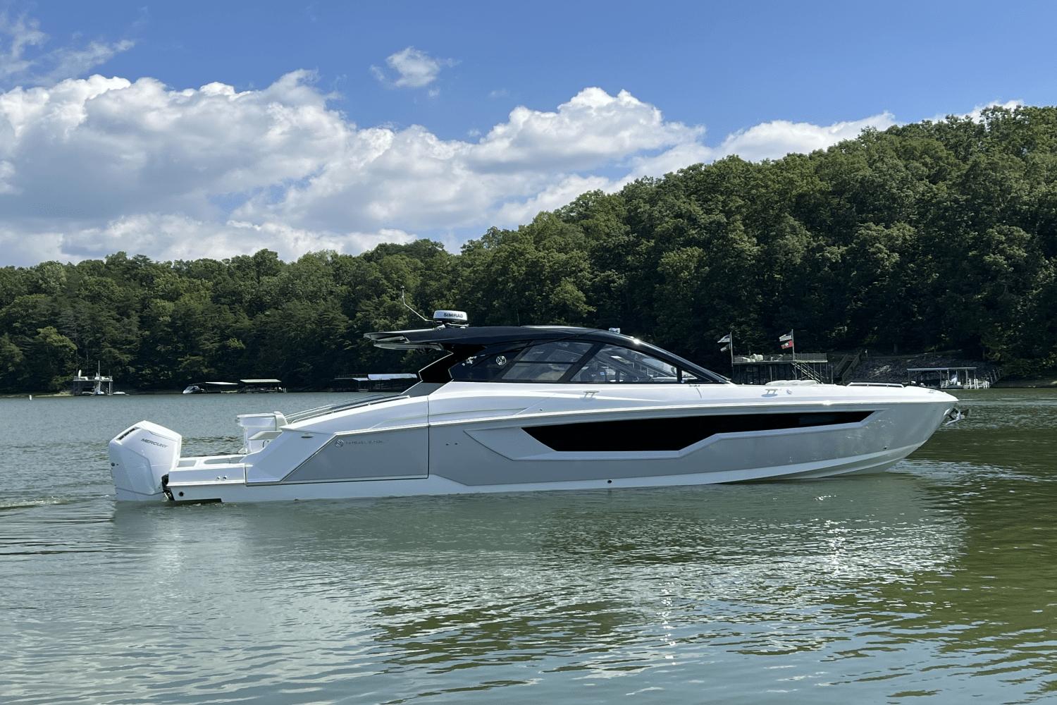 2024 Cruisers Yachts 50 GLS Outboard Sports Cruiser for sale - YachtWorld