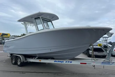 Robalo R270
