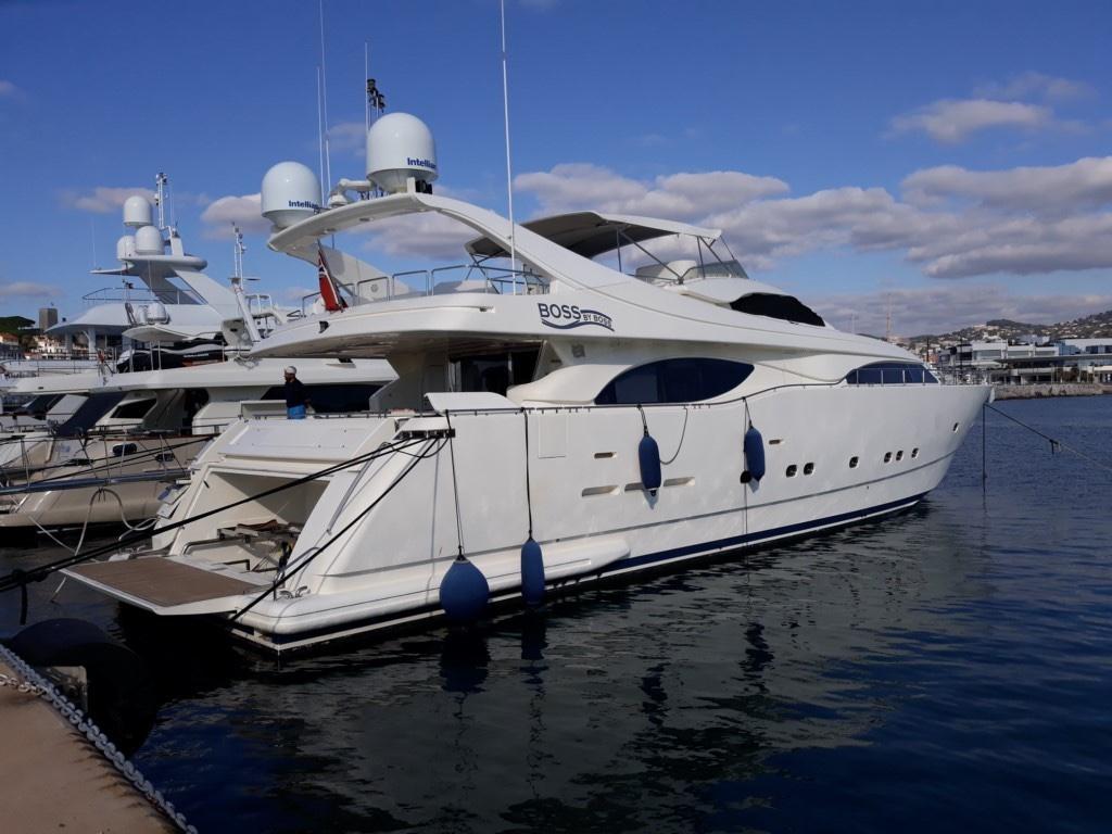 Occasion 01 Ferretti Yachts 94 Custom Line Annonces Du Bateau