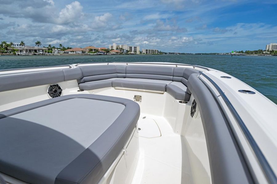 2023 Boston Whaler 330 Outrage