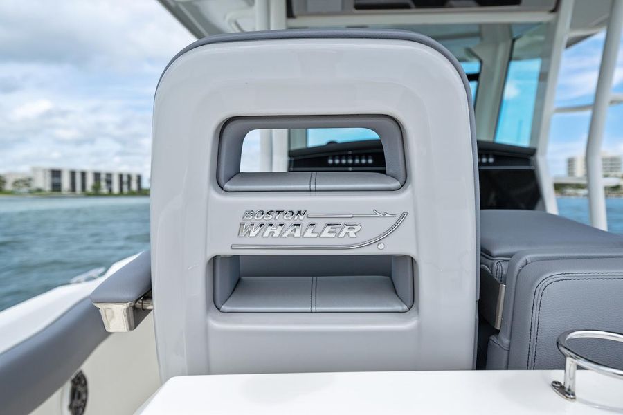 2023 Boston Whaler 330 Outrage