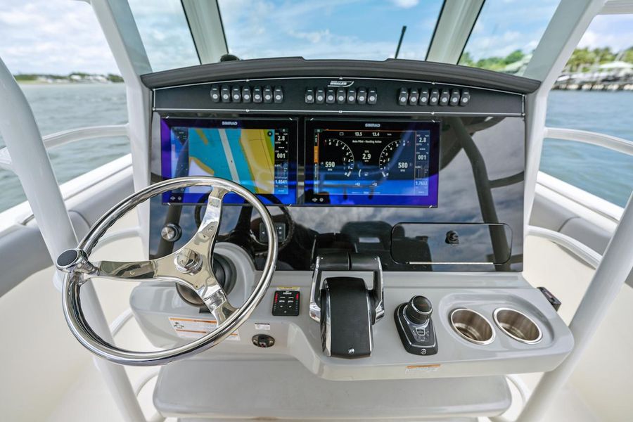 2023 Boston Whaler 330 Outrage