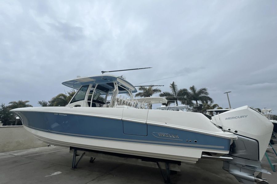 2021 Boston Whaler 350 Outrage