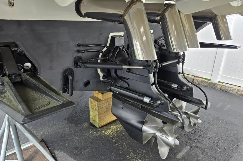 Let's Go! Yacht Photos Pics 2007 Fountain 38 Express Cruiser stern with dual propellers and exhaust system.