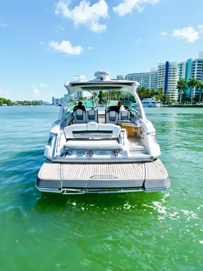  Yacht Photos Pics 2017 Four Winns H350 boat on water, cityscape background, sunny day.
