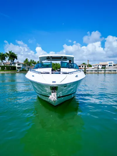  Yacht Photos Pics 2017 Four Winns H350 boat on calm water with clear blue sky background.