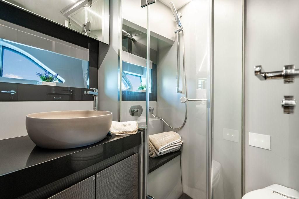 2018 Pershing 54 
