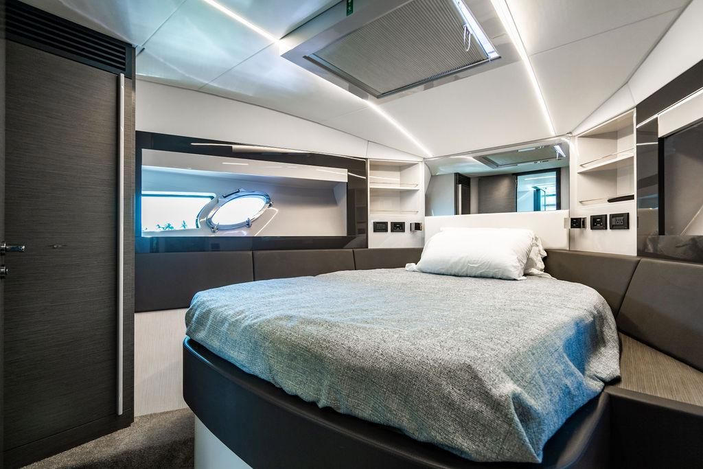 2018 Pershing 54 