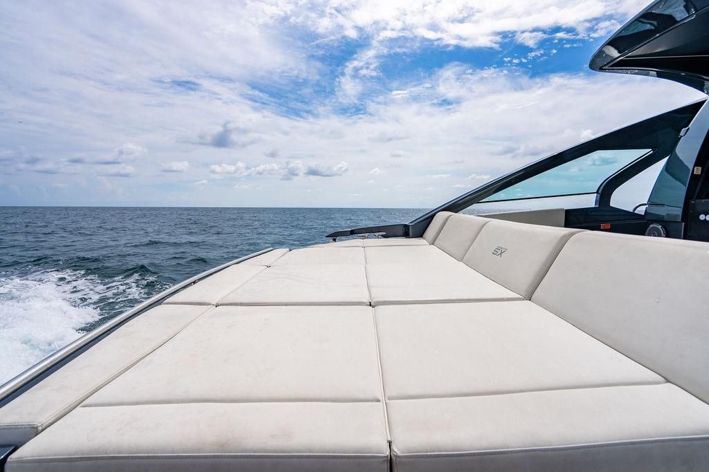 2018 Pershing 54 