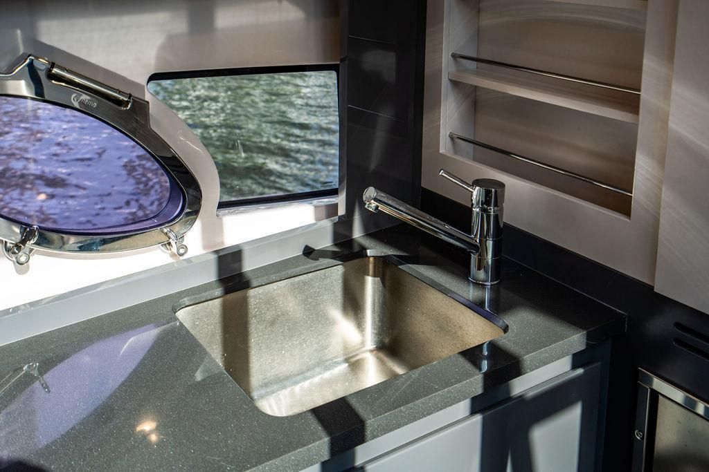 2018 Pershing 54 
