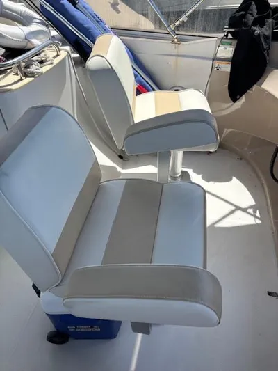  Yacht Photos Pics Captain's chairs on 2006 Carver 43 Motor Yacht, featuring beige and white upholstery.