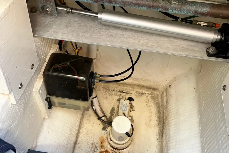 Sachem Yacht Photos Pics Engine compartment of 2006 Sabre 36 Flybridge Sedan with hydraulic components and wiring.