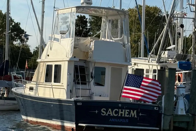 Sachem Yacht Photos Pics 2006 Sabre 36 Flybridge Sedan docked with American flag, Annapolis.