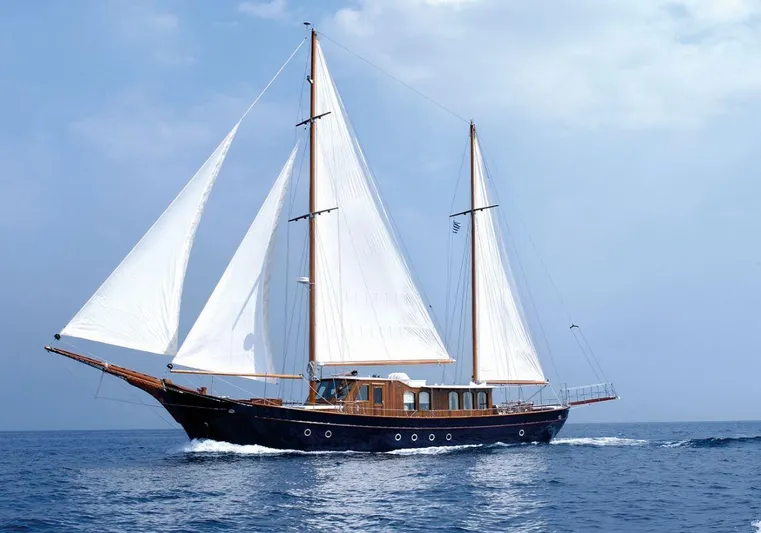 Liana H Yacht Photos Pics 