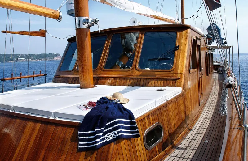 Liana H Yacht Photos Pics 