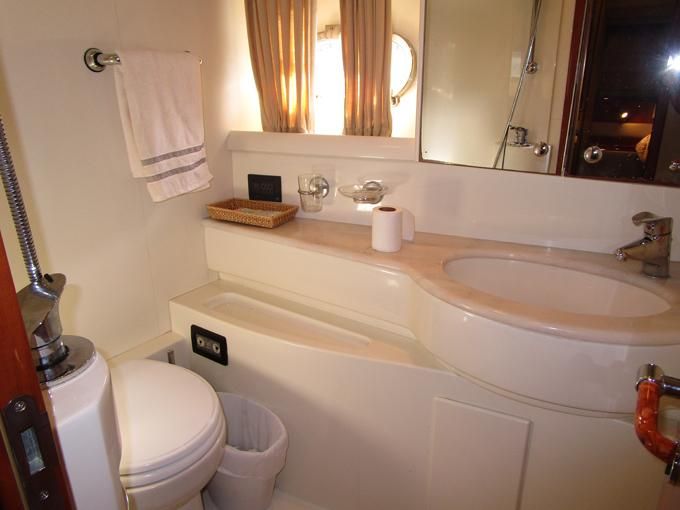 2003 Ferretti Yachts 59 