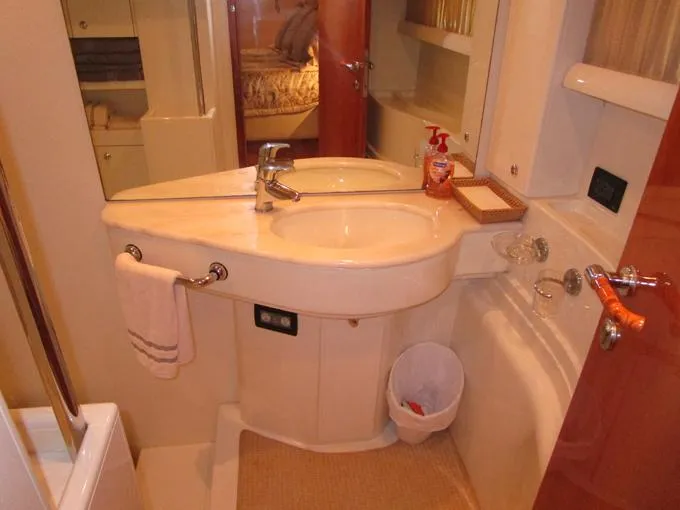 Pretty Lady Yacht Photos Pics Master Head