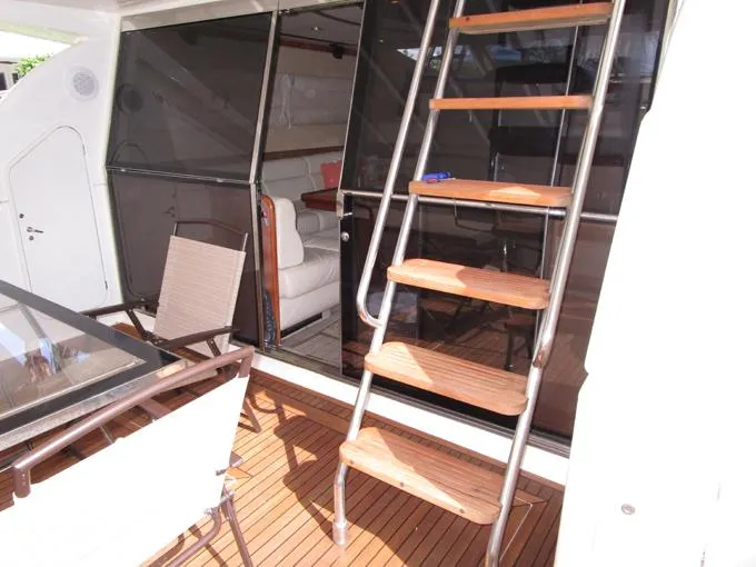 Pretty Lady Yacht Photos Pics Flybridge Access