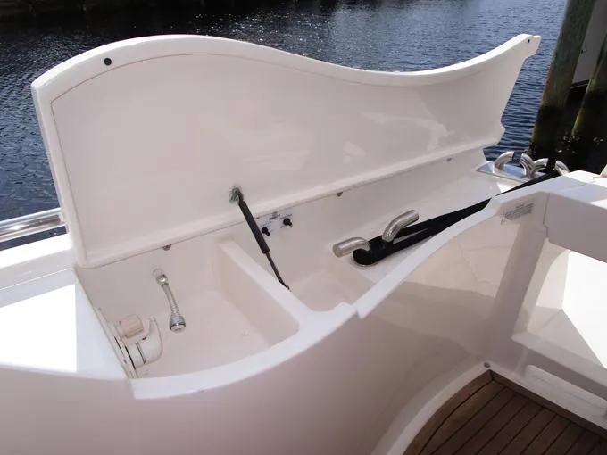 Pretty Lady Yacht Photos Pics Sink and Cleats