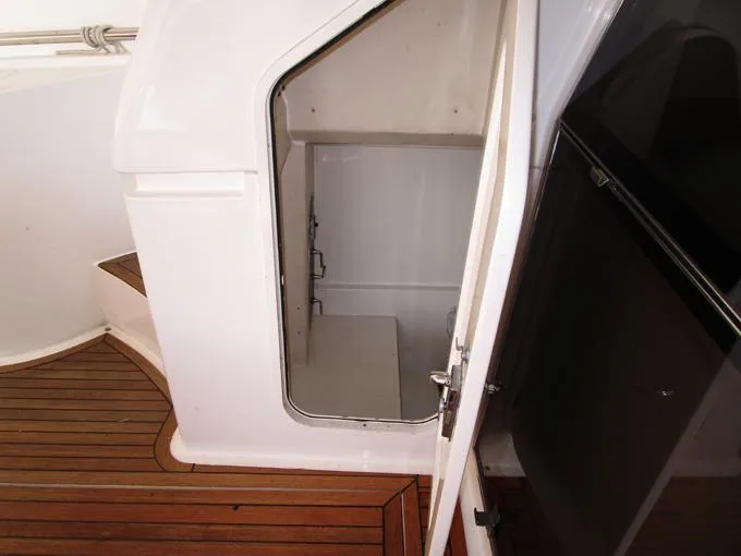 Pretty Lady Yacht Photos Pics Crew Cabin Entry