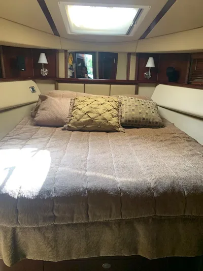  Yacht Photos Pics Luxurious bedroom interior of 2006 Sea Ray 52 Sedan Bridge yacht.