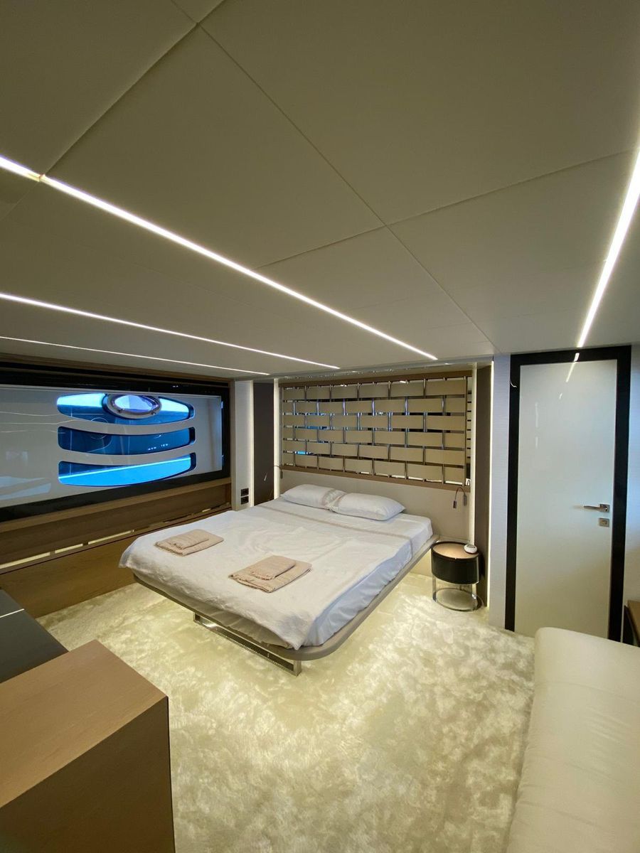 2015 Pershing 70 