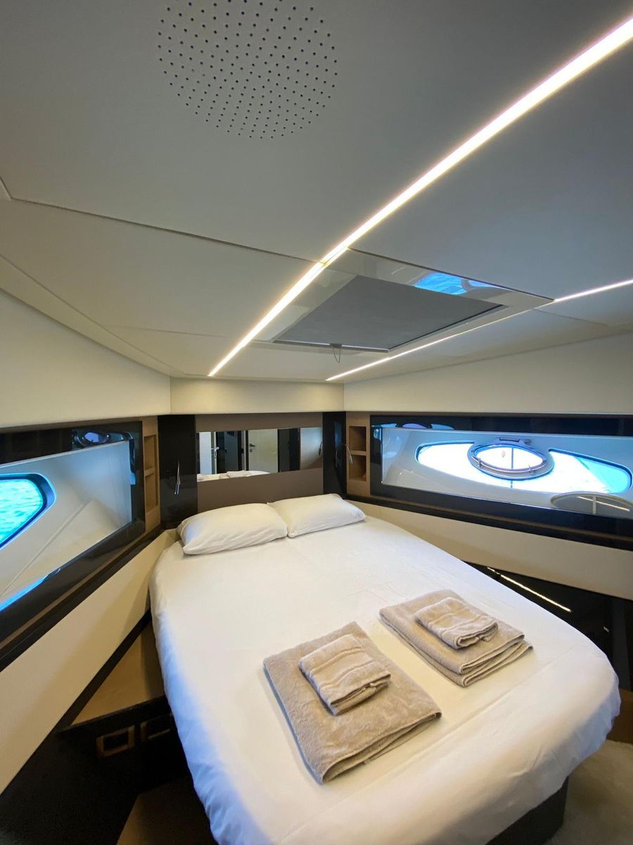 2015 Pershing 70 