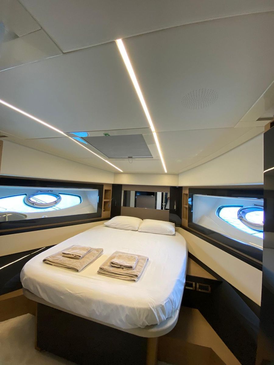 2015 Pershing 70 