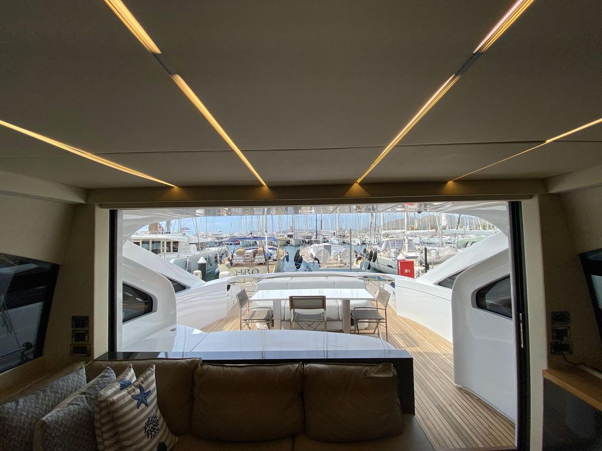 2015 Pershing 70 