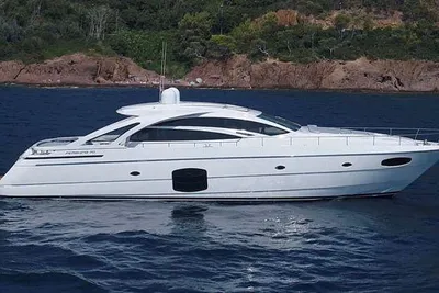 Pershing 70