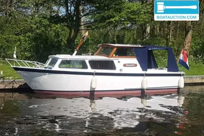 1974 Motorboat 830