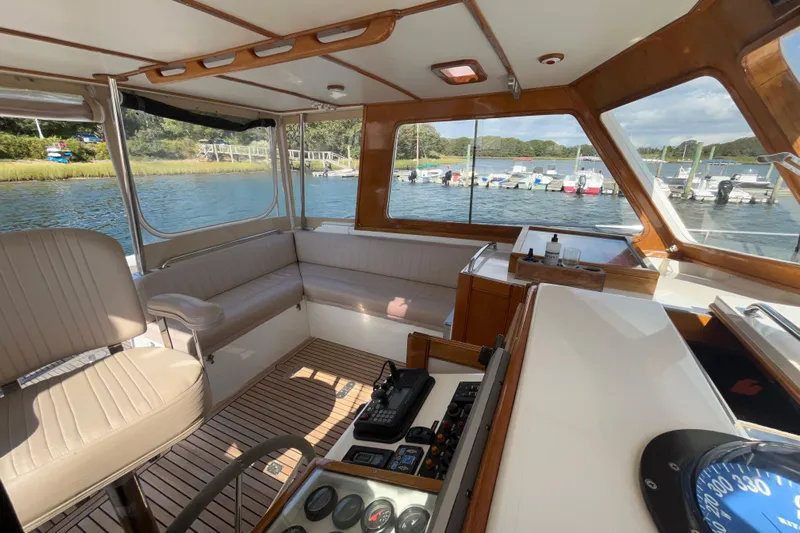 Pearl Yacht Photos Pics Interior of a 1999 Eastbay 38 boat with seating and navigation equipment.